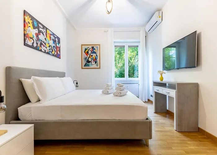 Hostly Modern Family Center *